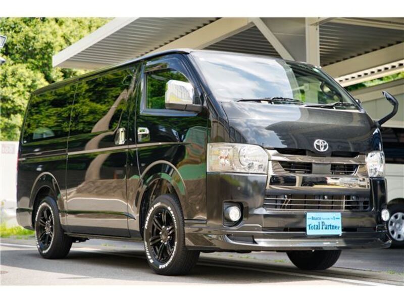 TOYOTA HIACE