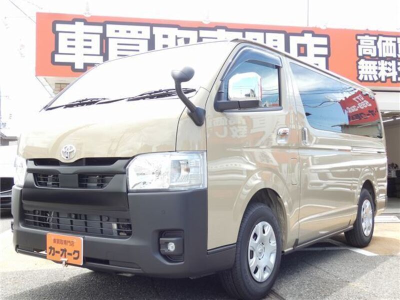 TOYOTA HIACE VAN