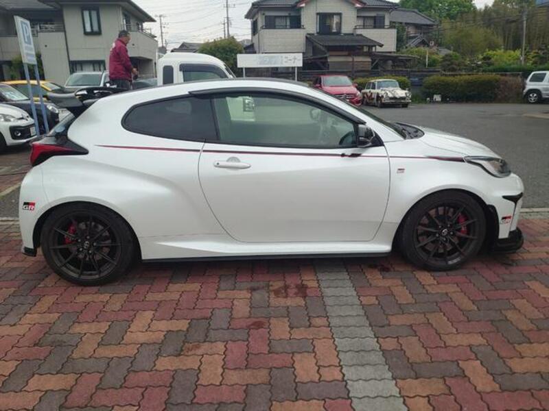 GR YARIS