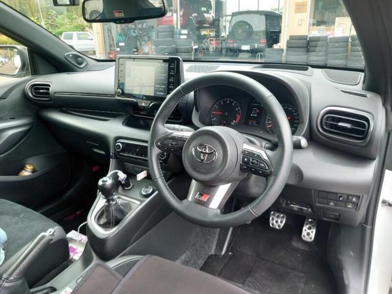 GR YARIS