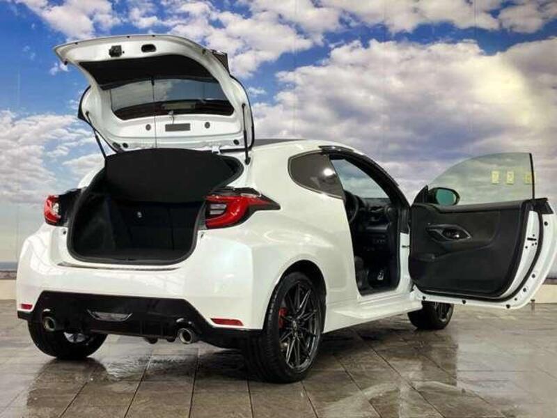 GR YARIS