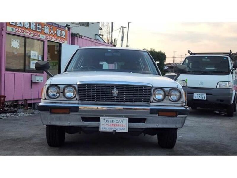 CROWN VAN