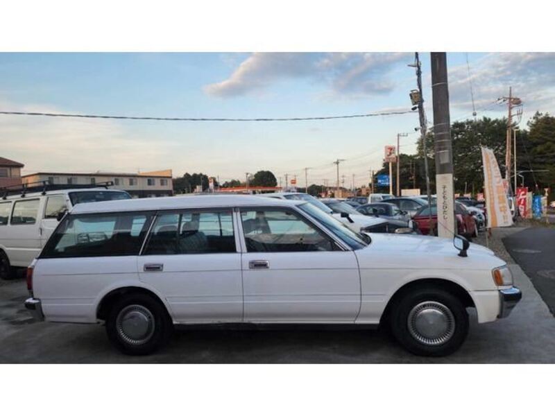 CROWN VAN