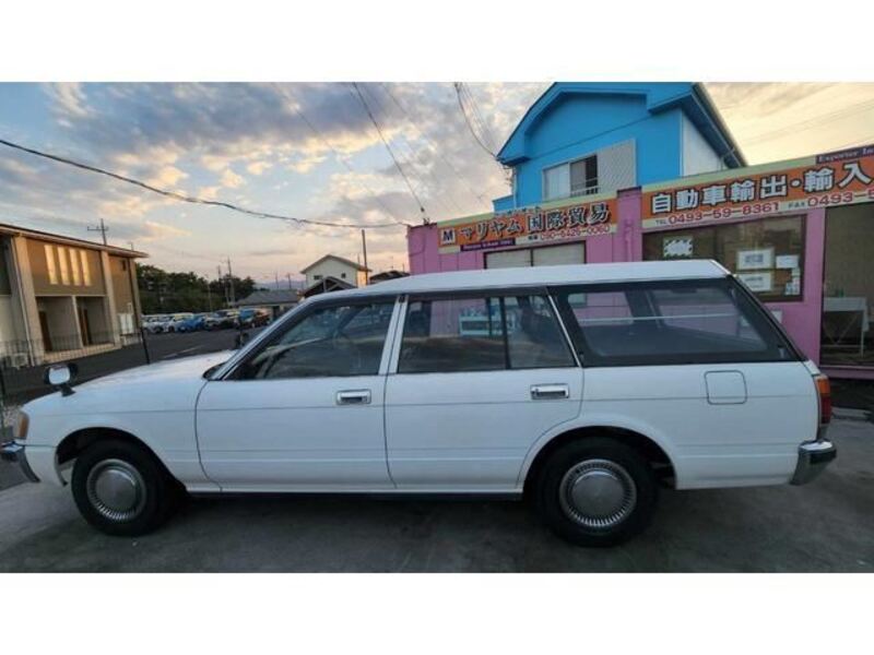 CROWN VAN
