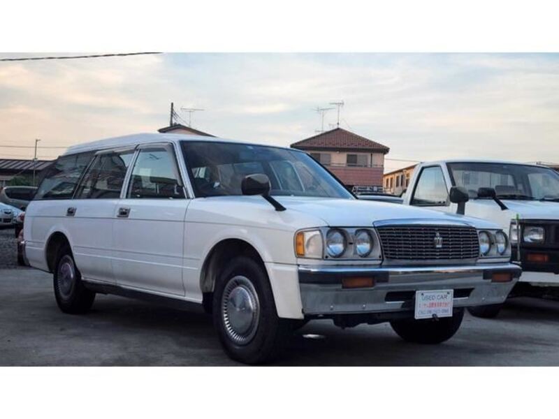 CROWN VAN