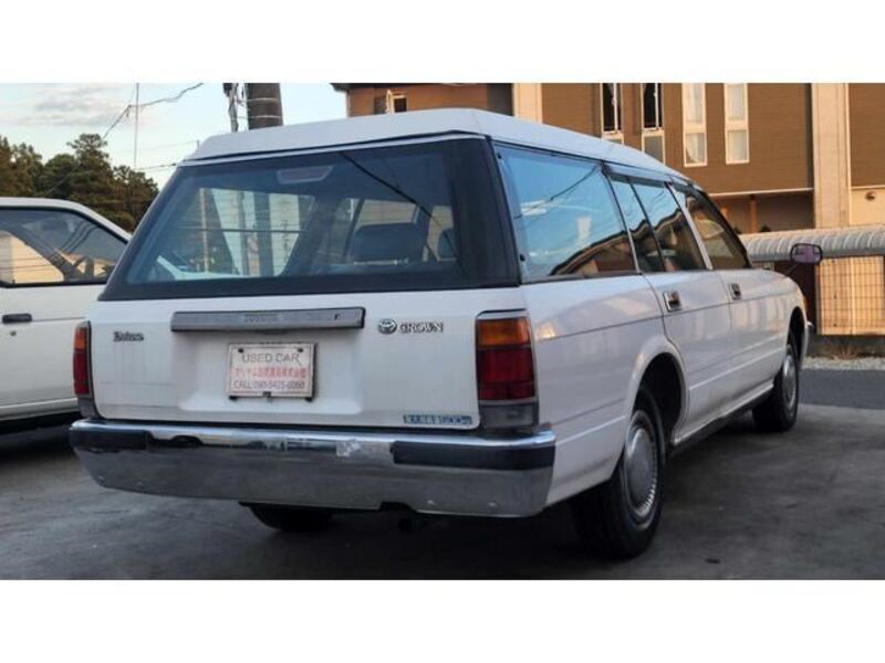 CROWN VAN