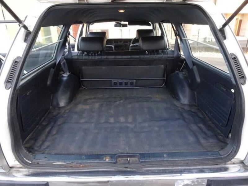 CROWN VAN