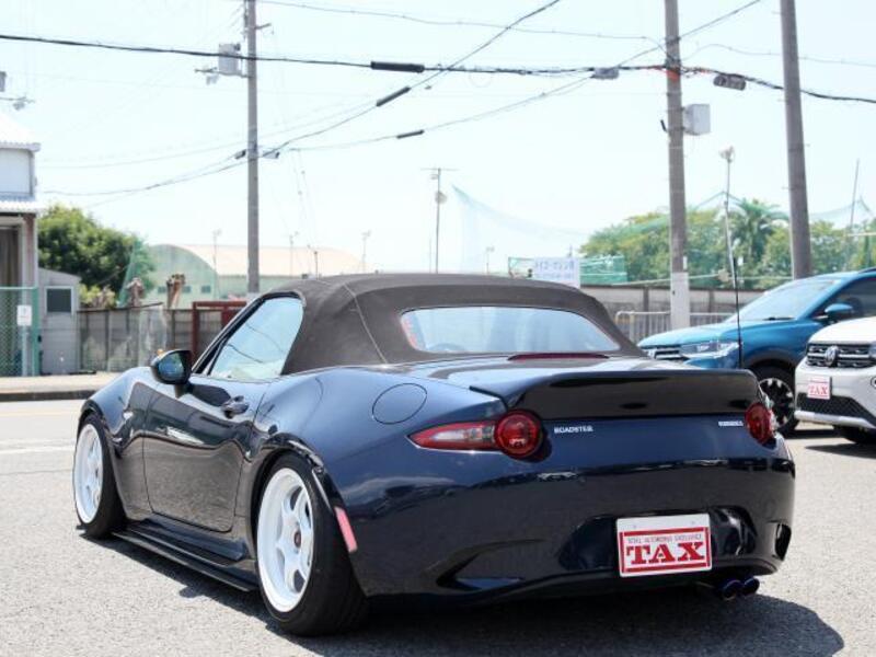 ROADSTER