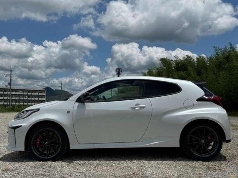 GR YARIS