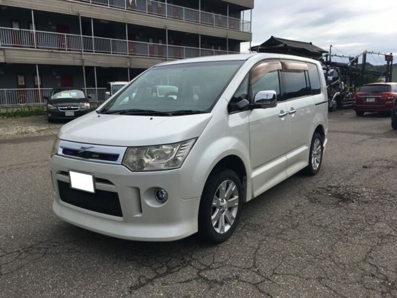 MITSUBISHI DELICA D5