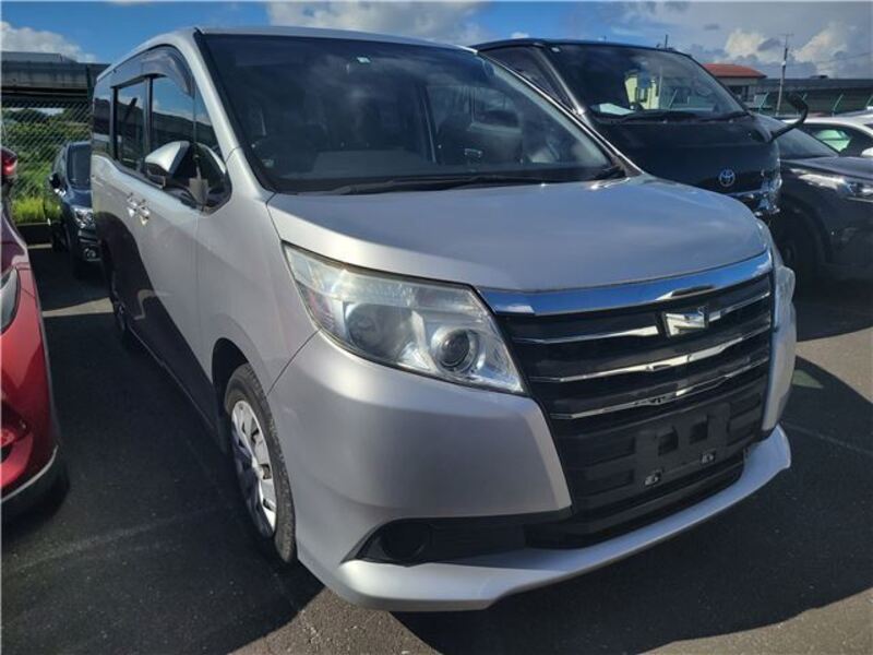 TOYOTA NOAH