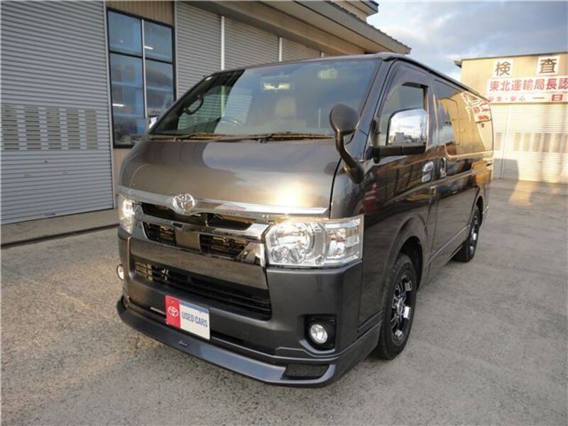 TOYOTA HIACE VAN
