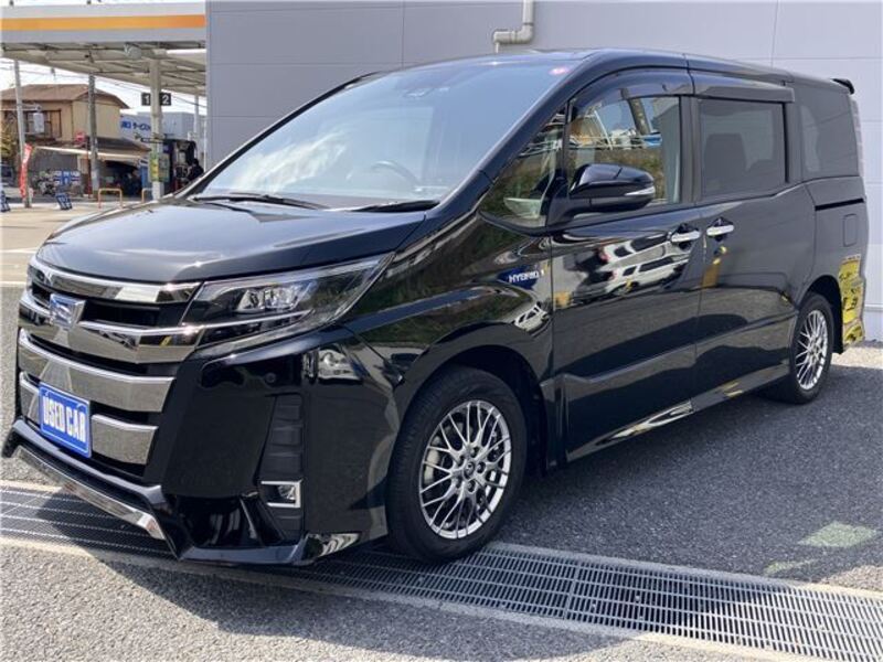 TOYOTA NOAH