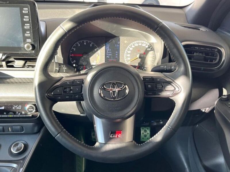 GR YARIS