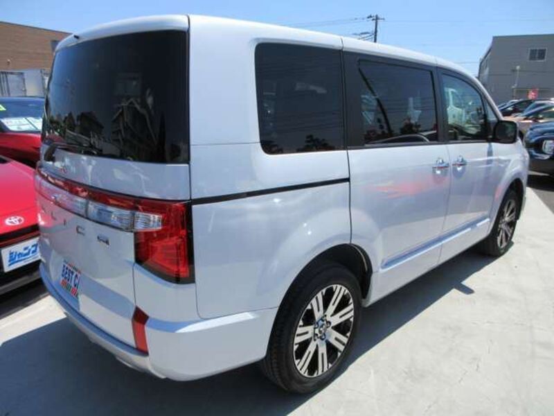DELICA D5