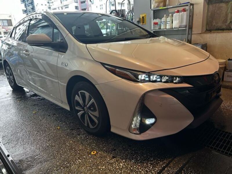 TOYOTA PRIUS PHV