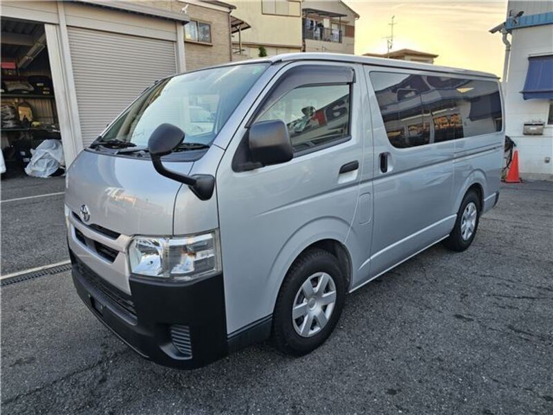 TOYOTA HIACE VAN