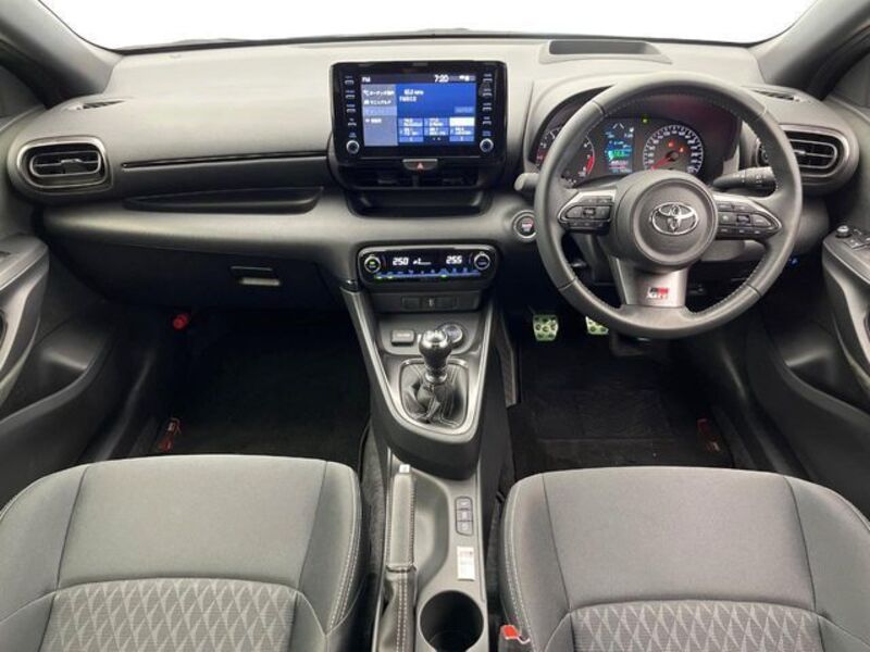 GR YARIS