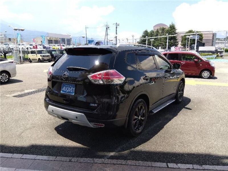 X-TRAIL
