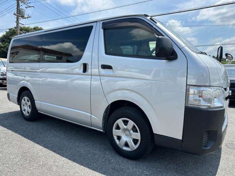 TOYOTA HIACE VAN