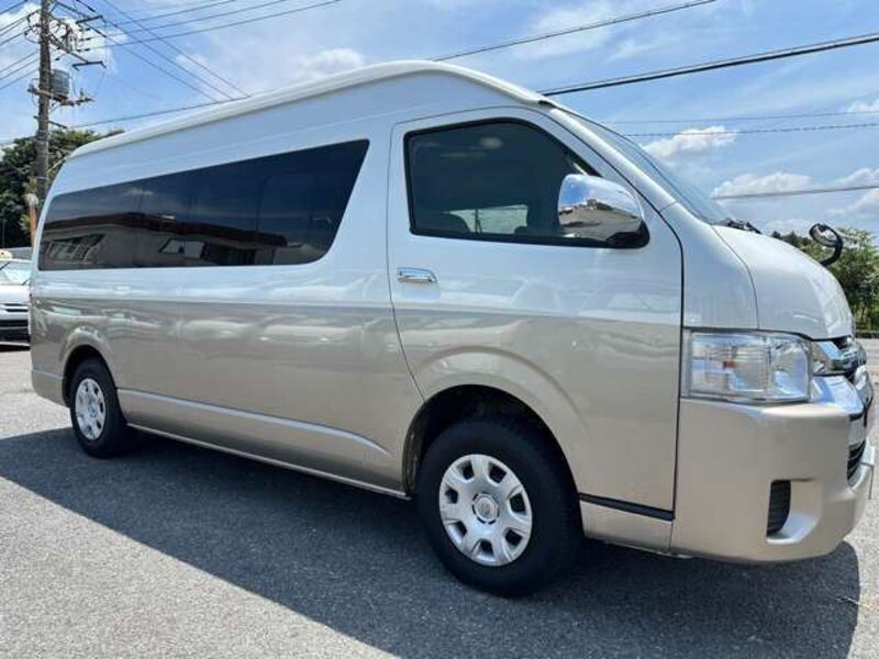 TOYOTA HIACE