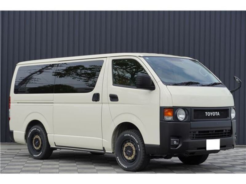 TOYOTA HIACE VAN