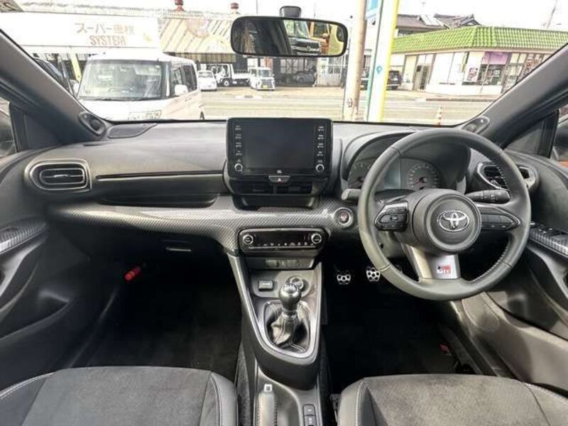 GR YARIS