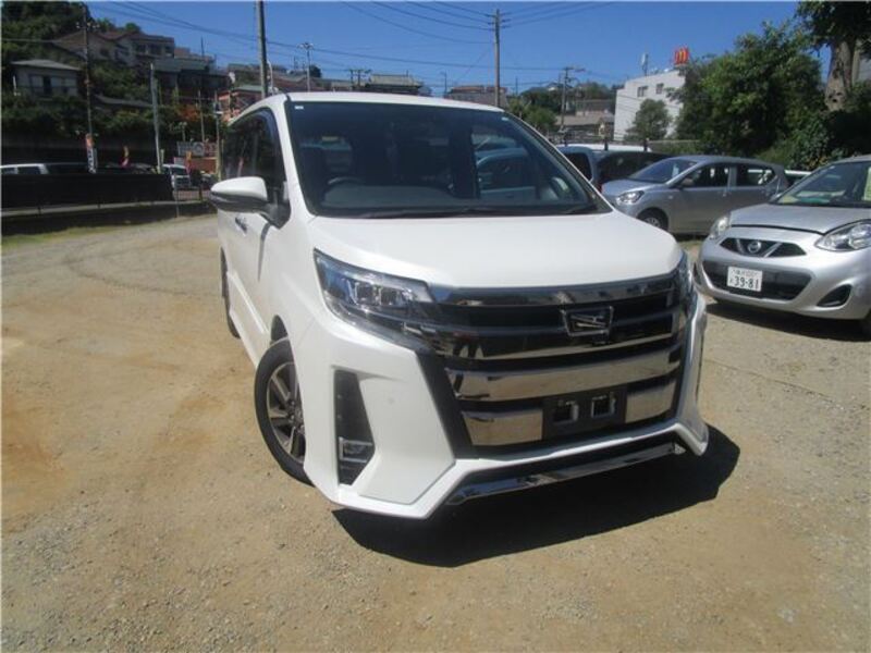 TOYOTA NOAH