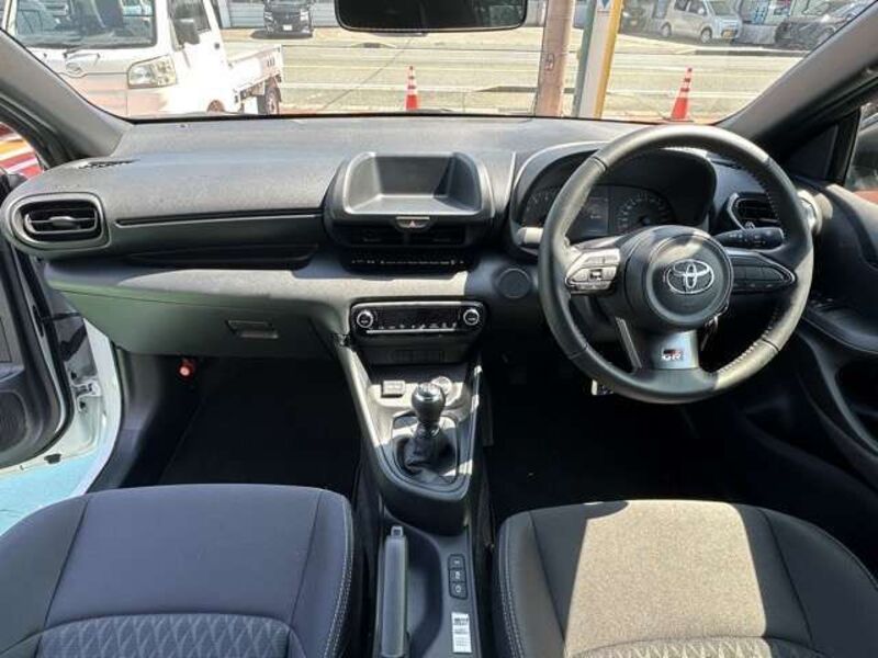 GR YARIS
