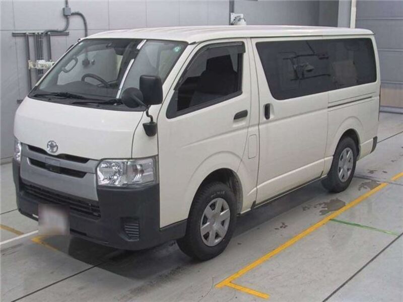 TOYOTA HIACE