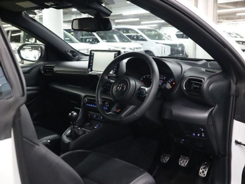 GR YARIS