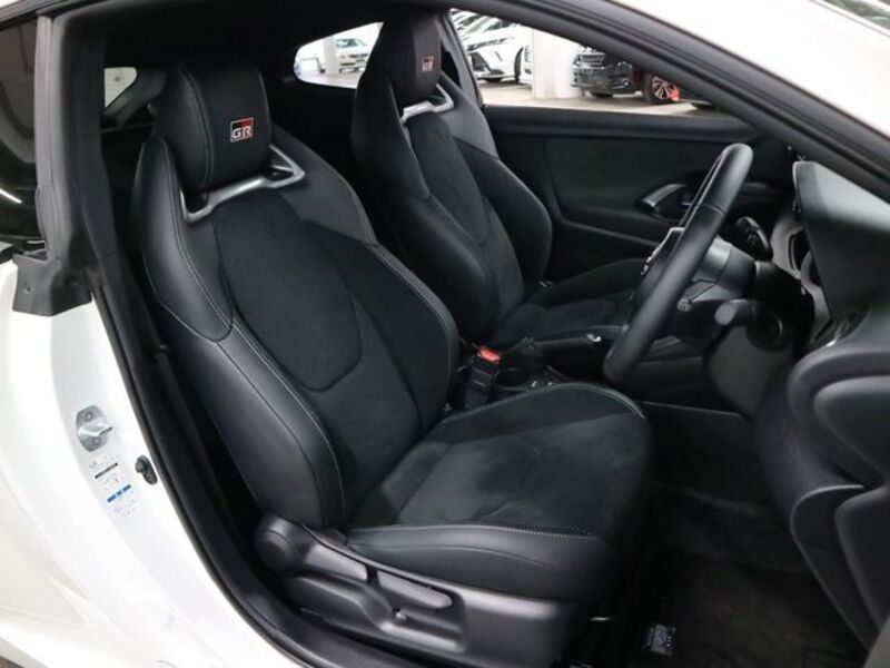 GR YARIS
