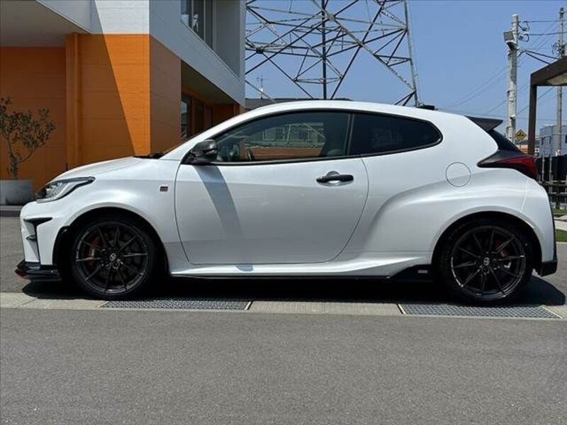 GR YARIS