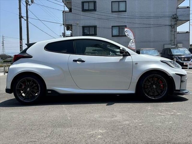 GR YARIS