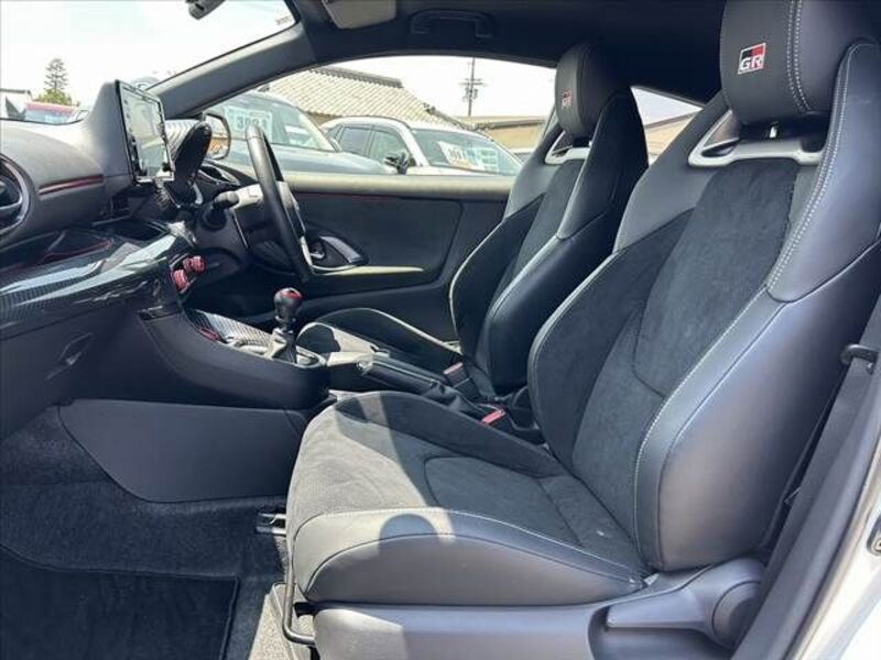 GR YARIS