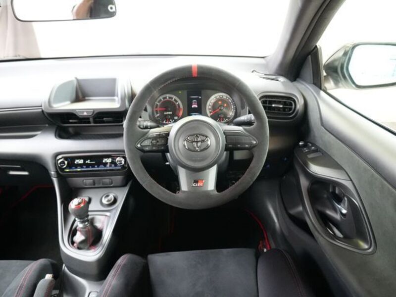 GR YARIS