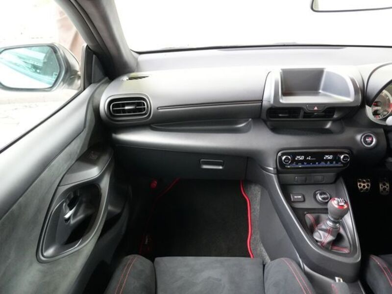 GR YARIS