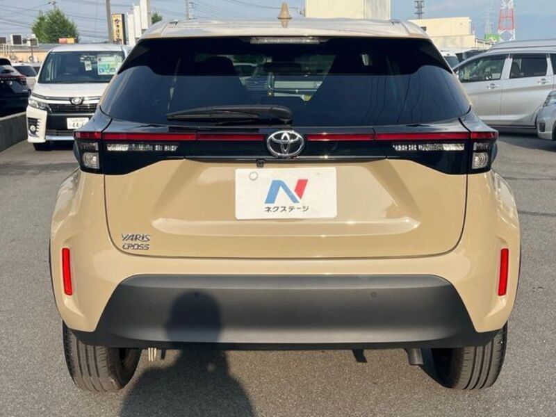 YARIS CROSS