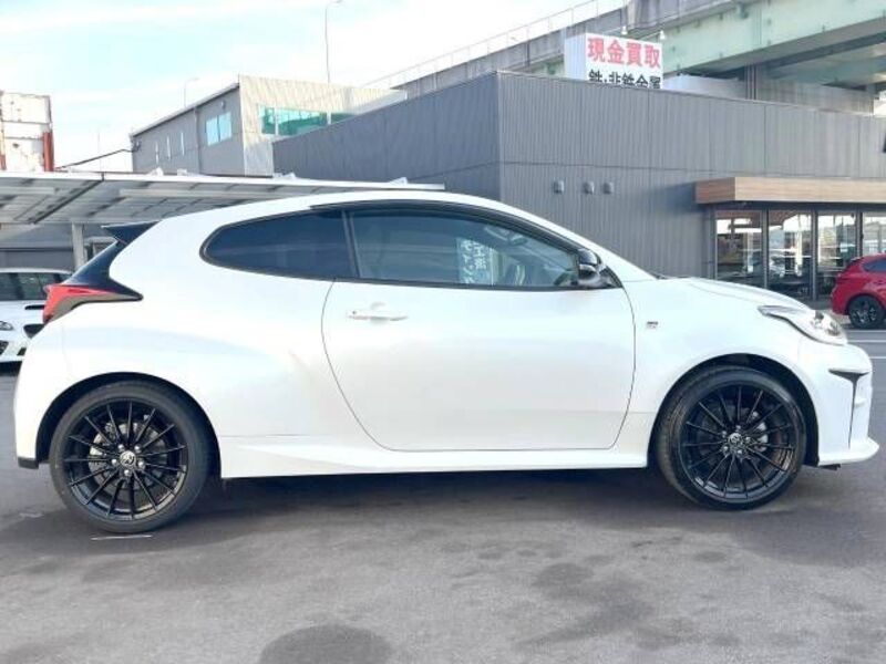 GR YARIS