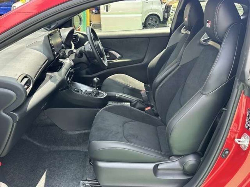 GR YARIS