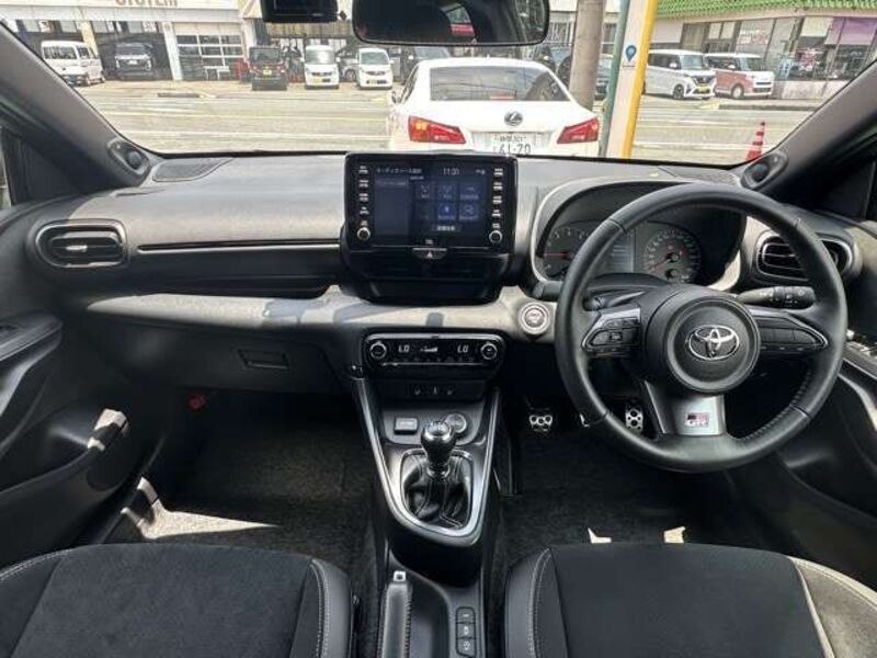 GR YARIS