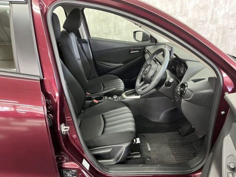 MAZDA2