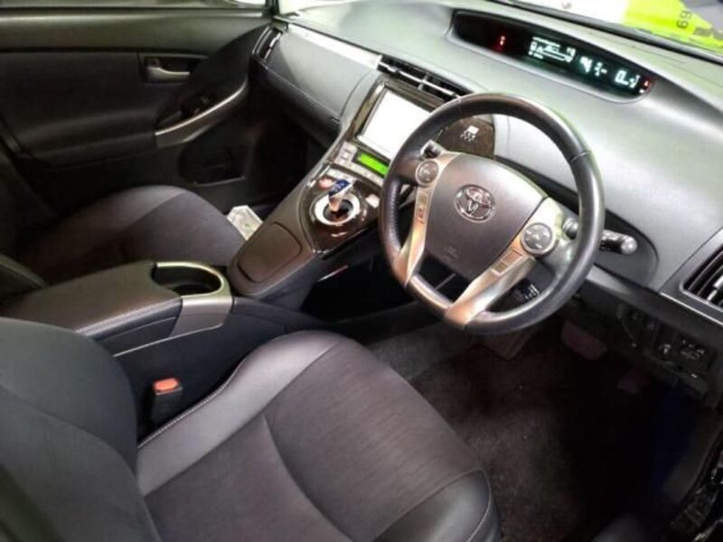 PRIUS PHV