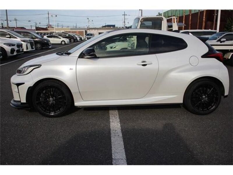 GR YARIS