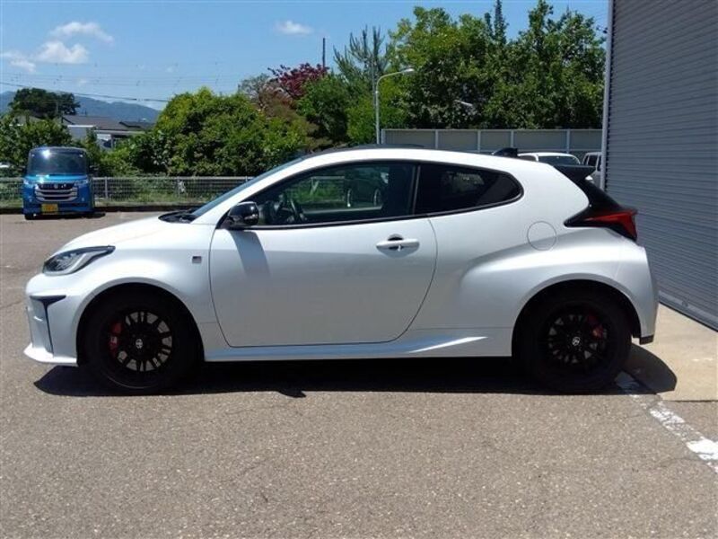 GR YARIS
