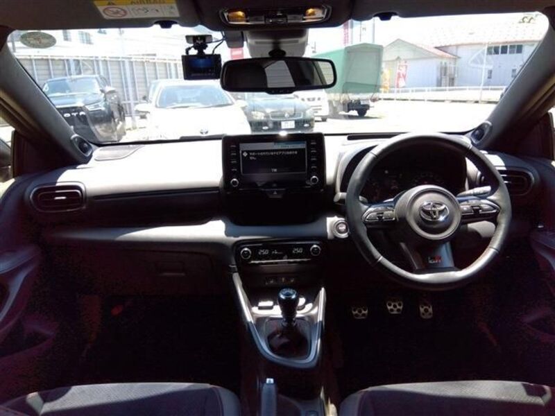 GR YARIS