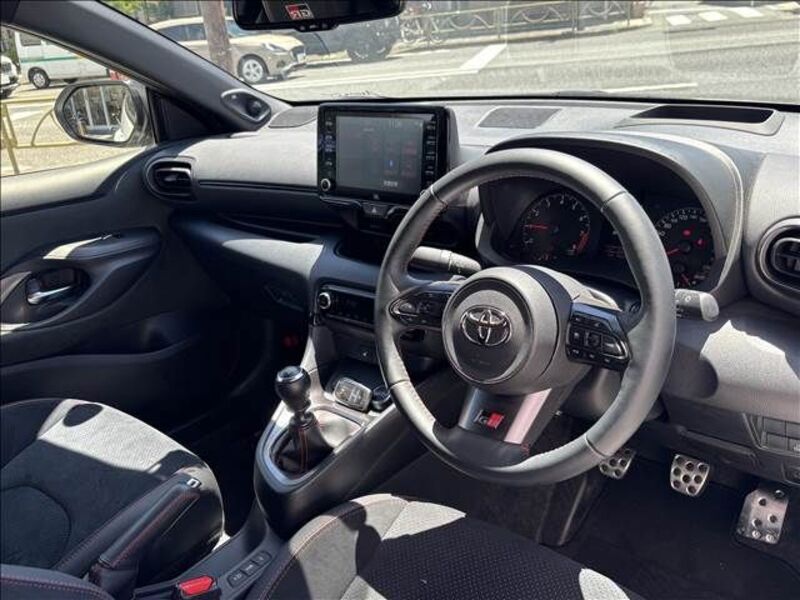 GR YARIS