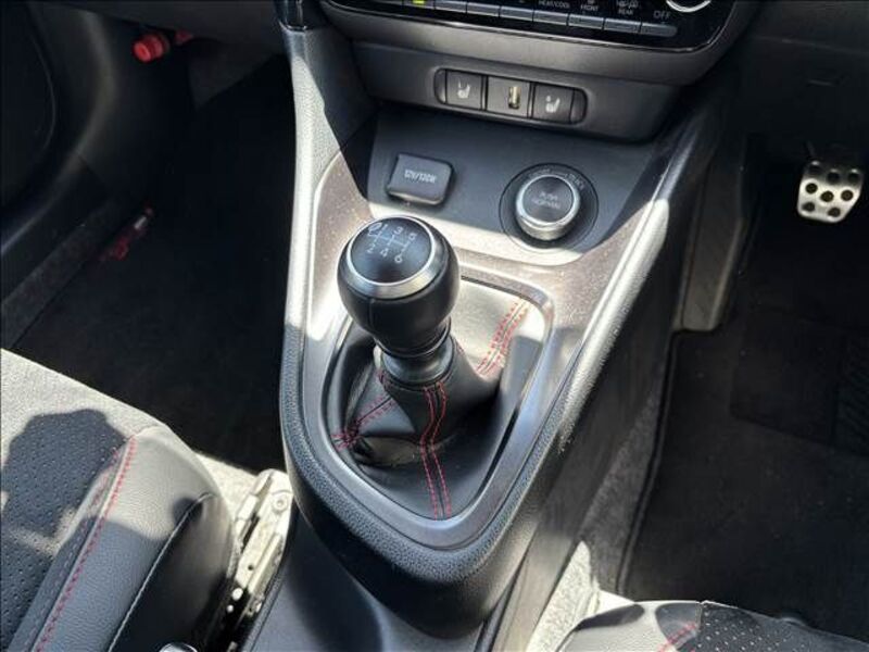 GR YARIS