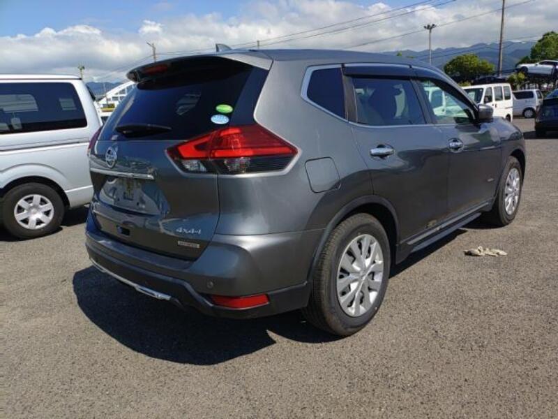 X-TRAIL