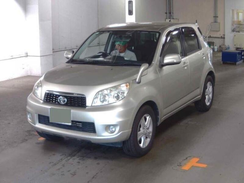 TOYOTA RUSH